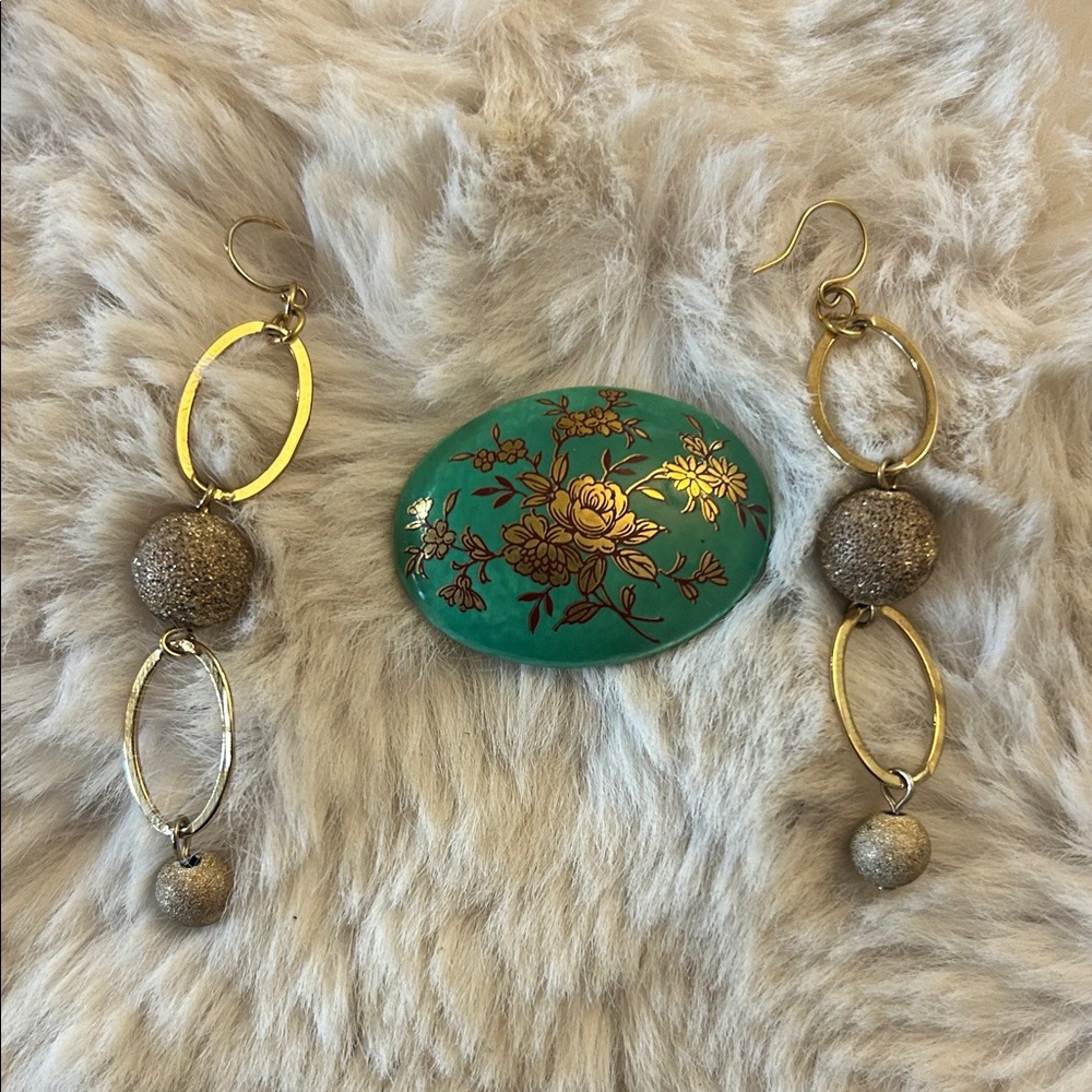 Vintage floral brooch and earring bundle